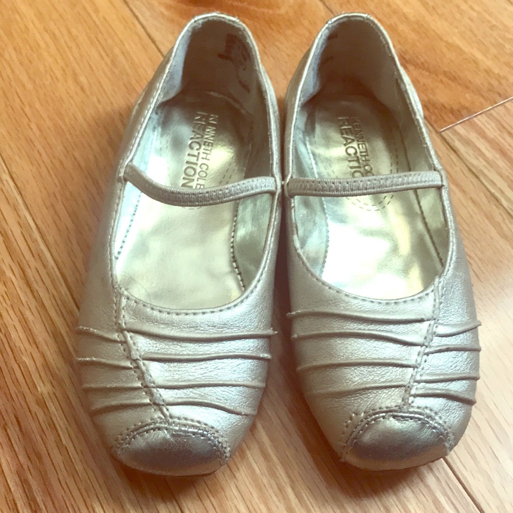 “ Show the Bay”Gold girls shoes